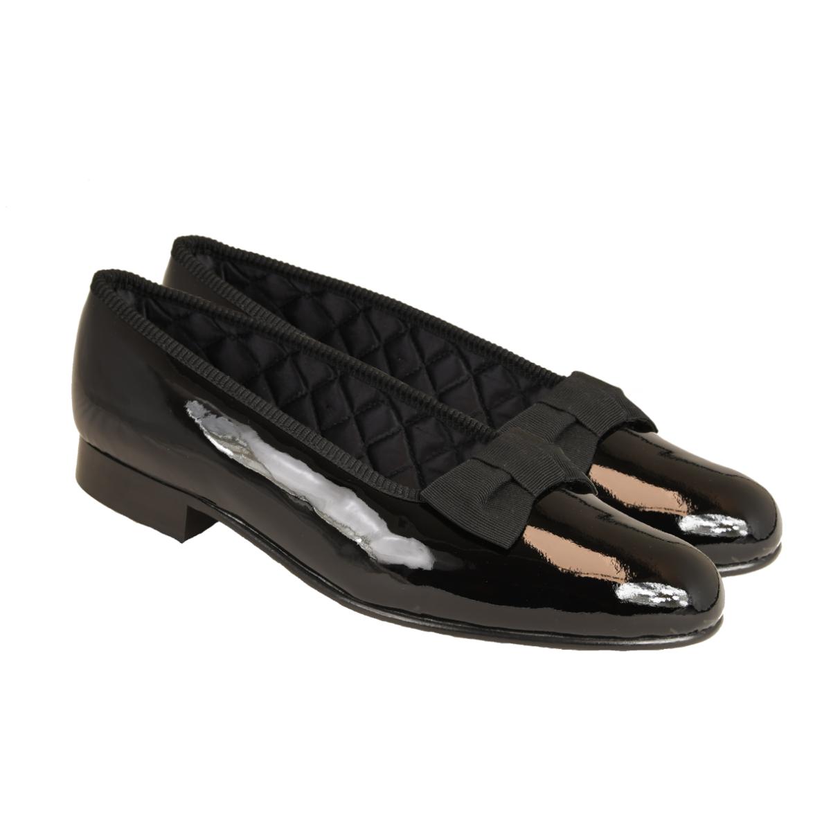 Black patent online pumps with bow