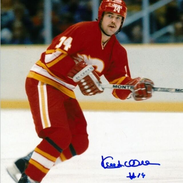 @nhlflames Kent Nilsson berättade att han i Calgary Flames fick ett par boots när han gjorde hat trick för laget. Med 14 hat tricks i NHL blev det en del boots. Här är ett par som fått lite omsorg. Hatten av för Kenta. 
@backmansskoservice